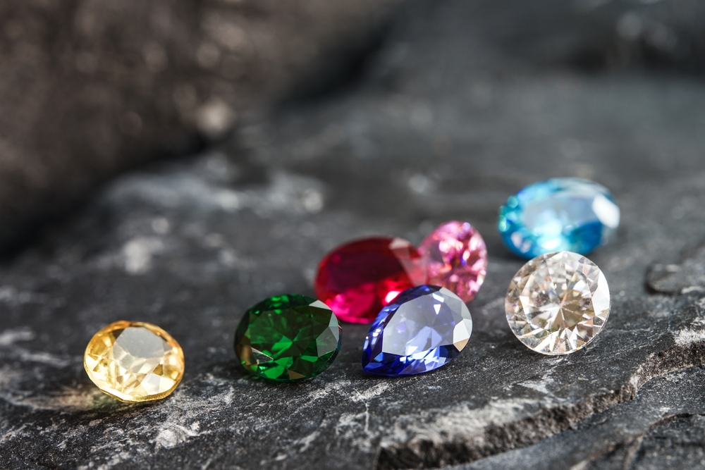 Loose round cut colorful gemstones.